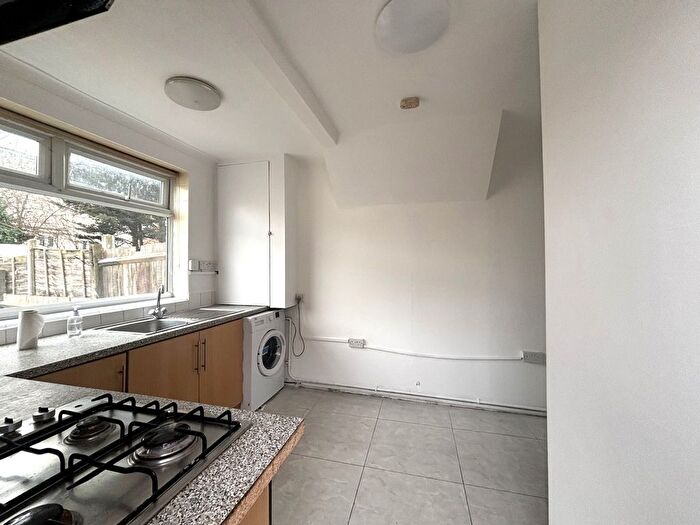 3 Bedroom End Terrace House For Sale In Davidson Road, Croydon, CR0