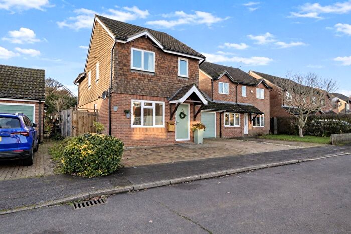 4 Bedroom Detached House For Sale In Vindomis Close, Holybourne, Hampshire, GU34