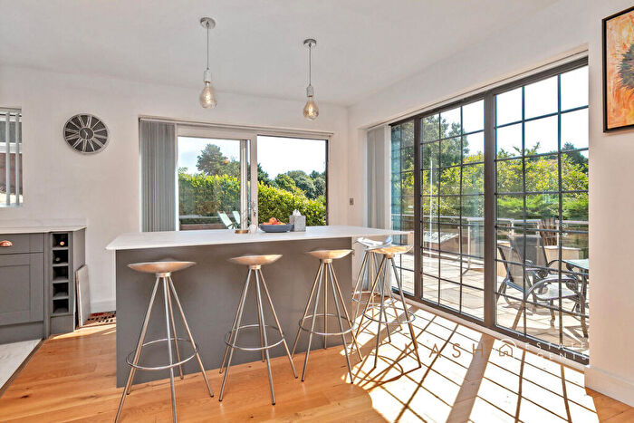 5 Bedroom Detached House For Sale In The Mount, Aspley Guise, MK17