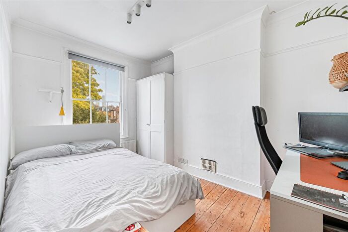 2 Bedroom Flat For Sale In Chaucer Road, Poets Corner, Acton, London, W3