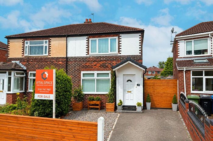 3 Bedroom Semi-Detached House For Sale In Woodsend Road, Flixton, Manchester, M41