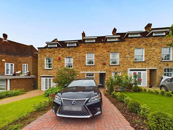 4 Bedroom Property To Rent In Somerset Road, London, SW19