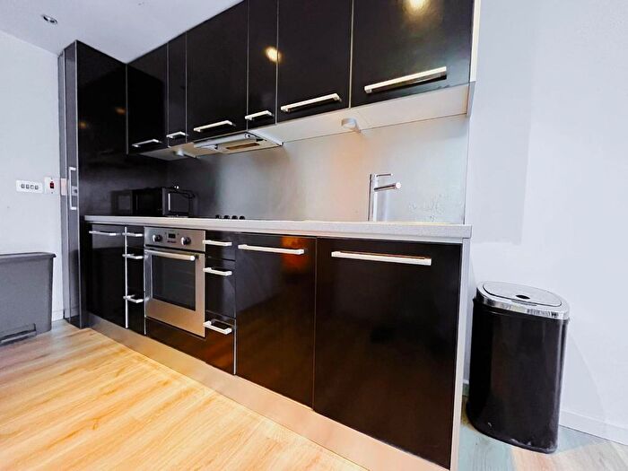 2 Bedroom Flat To Rent In Wellington Quarter, West Point, Leeds, LS1