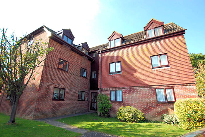 1 Bedroom Flat To Rent In Blackswan Close, Crawley, RH11