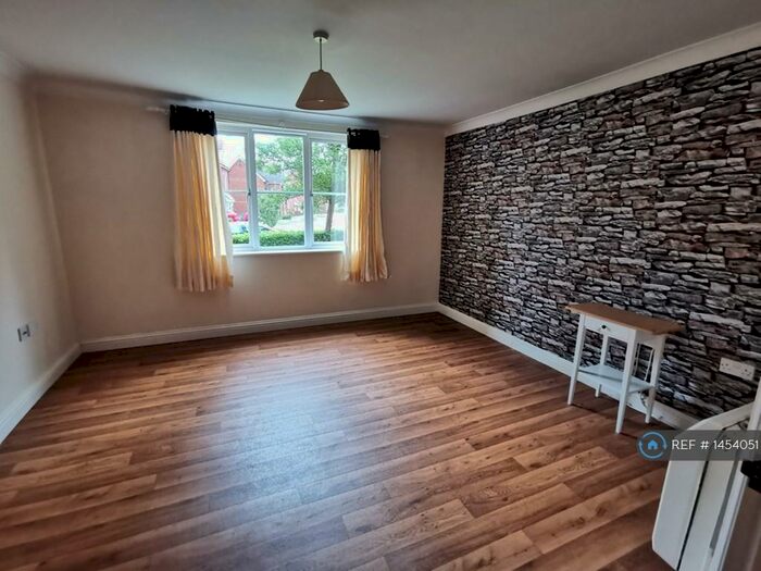 2 Bedroom Flat To Rent In Plough Close, Daventry, NN11