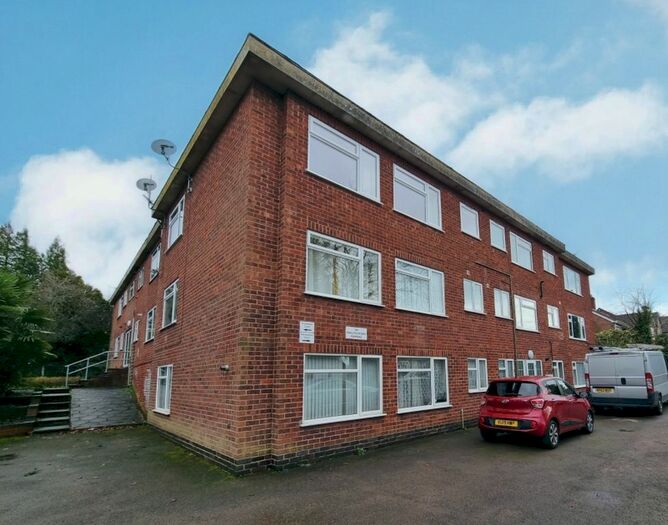 3 Bedroom Flat To Rent In Holmewood Close, Kenilworth, CV8