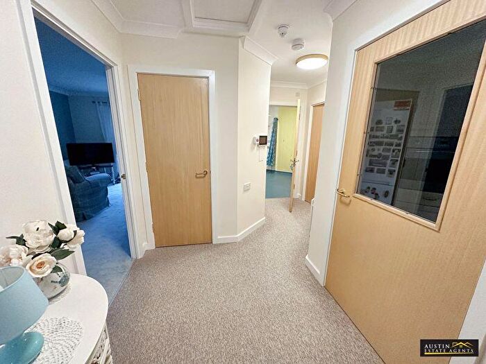 1 Bedroom Bungalow For Sale In Foylebank Way, Portland, Dorset, DT5