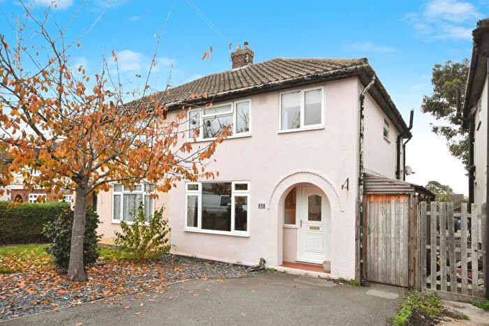 3 Bedroom Semi Detached House For Sale In The Ridgeway, Braintree, CM7