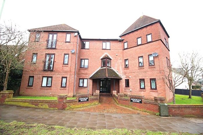 2 Bedroom Flat To Rent In Newbury House, Bedford, MK40