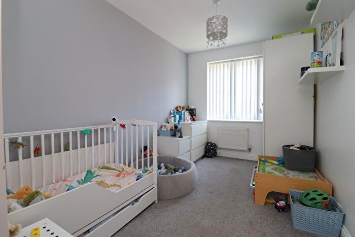 2 Bedroom Flat For Sale In Wherry Close, Margate, Kent, CT9