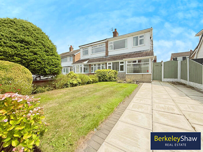 3 Bedroom Semi-Detached House For Sale In Derwent Close, Maghull, Liverpool, L31