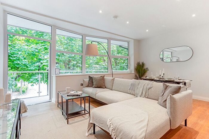 1 Bedroom Flat For Sale In Furlong Road, Bourne End, SL8