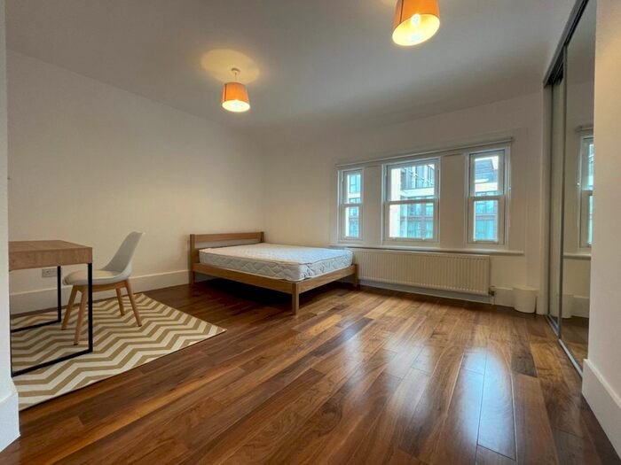 4 Bedroom Flat To Rent In Upper Richmond Road, London, SW15