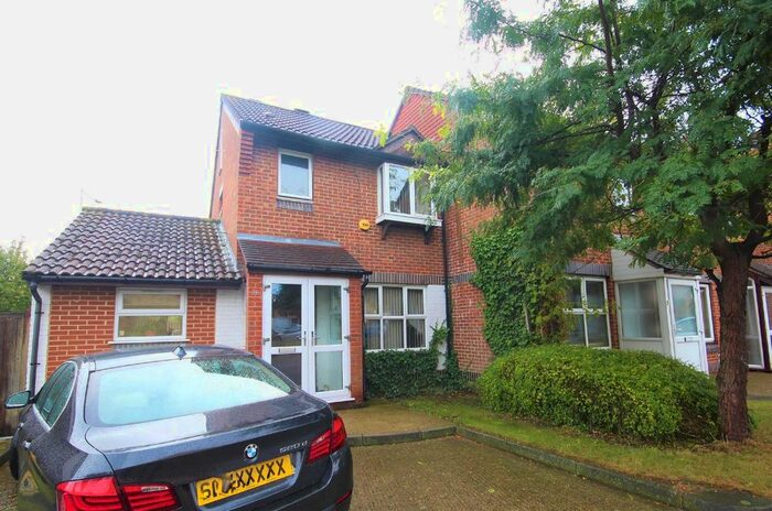 3 Bedroom Semi-Detached House To Rent In Hookstone Way, Woodford Green, IG8