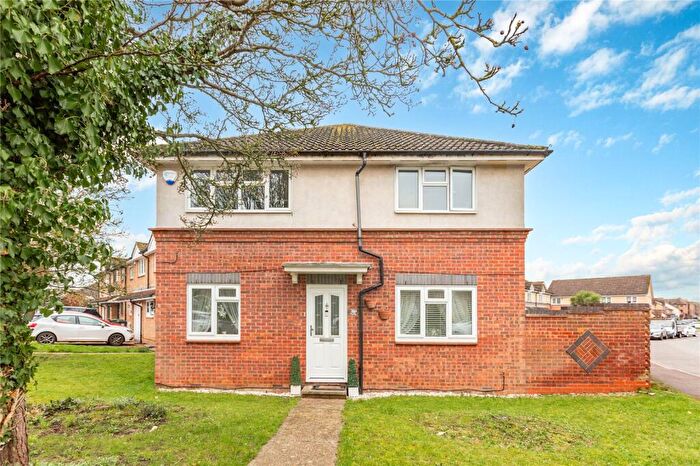 2 Bedroom Maisonette For Sale In Pickwick Close, Laindon, Basildon, Essex, SS15