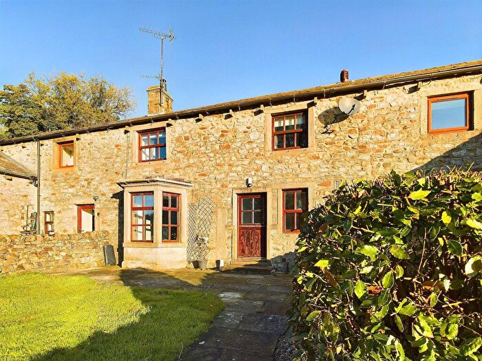 4 Bedroom Farm House To Rent In Fleets Lane, Rylstone, BD23