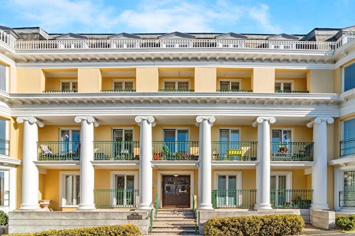 2 Bedroom Flat For Sale In The Vinery, Torquay, TQ1