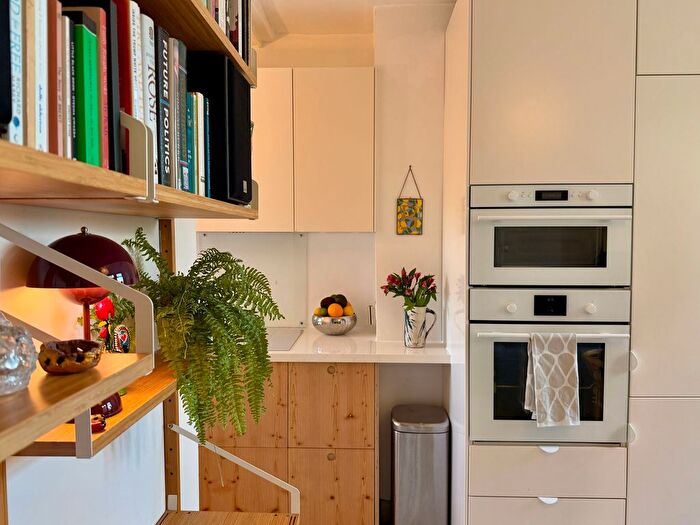 2 Bedroom Flat For Sale In Rye Hill Park, London, SE15