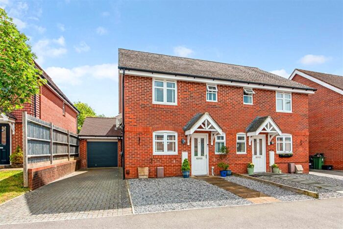 3 Bedroom Semi-Detached House For Sale In Whiteland Way, Clanfield, PO8