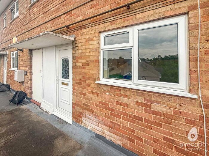 3 Bedroom Maisonette For Sale In Meadway Road, Tilehurst, RG30