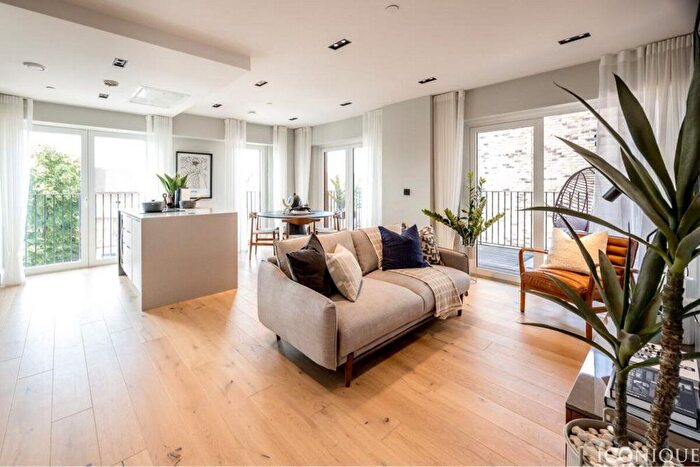 2 Bedroom Flat For Sale In Exchange Gardens, London, SW8