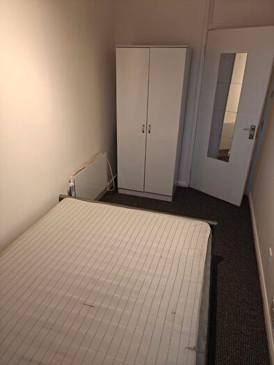 3 Bedroom Flat To Rent In Hitherlands, Little Dimocks, London, SW12