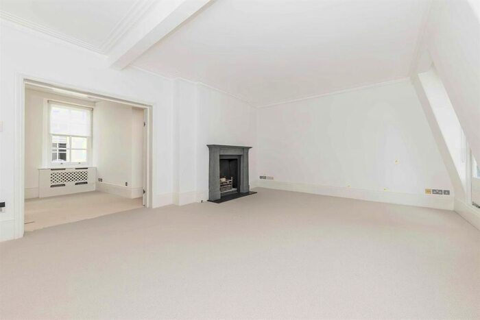 4 Bedroom Flat To Rent In Old Brompton Road, London, SW5