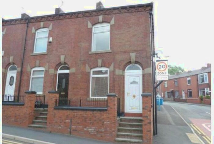 2 Bedroom End Of Terrace House To Rent In Ripponden Road, Watersheddings, Oldham OL4