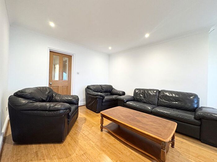 2 Bedroom Flat To Rent In Brunswick Terrace, Hove, BN3