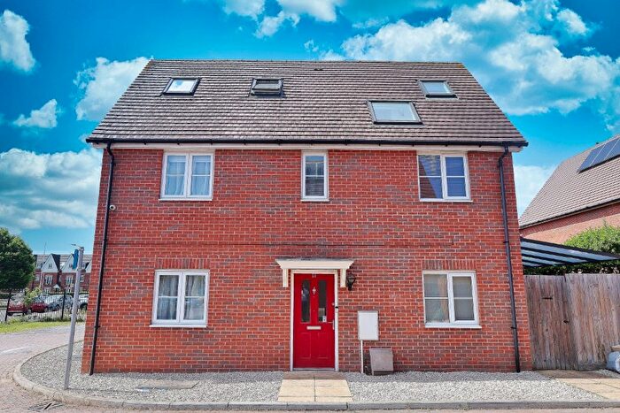 5 Bedroom Semi-Detached House To Rent In Sudbury Close, Harold Hill, RM3