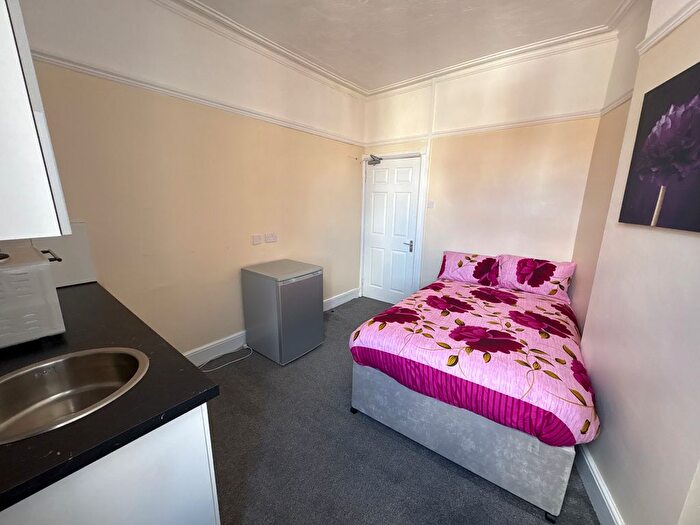 Studio To Rent In Merridale Crescent, Wolverhampton, WV3