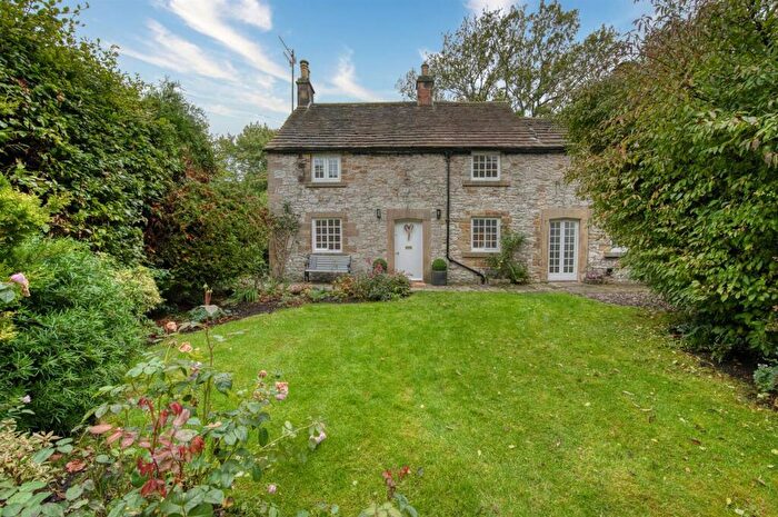 4 Bedroom Semi-Detached House For Sale In Baslow Road, Bakewell, DE45