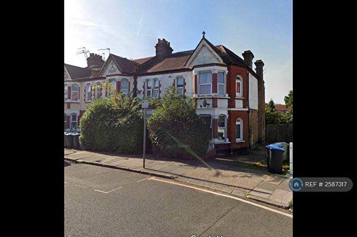 3 Bedroom Flat To Rent In St. Johns Road, Wembley, HA9