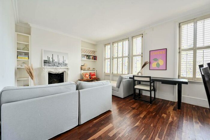 2 Bedroom Flat To Rent In Redcliffe Street, Chelsea, London, SW10
