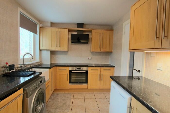 2 Bedroom Flat To Rent In Keats Place, Coldside, Dundee, DD3