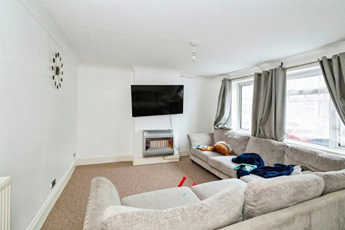 3 Bedroom Terraced House For Sale In Fifth Street, Portsmouth, PO1