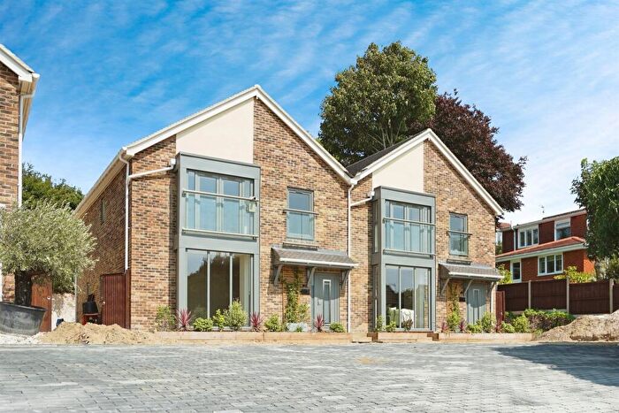 4 Bedroom Semi-Detached House For Sale In Crescent Drive North, Brighton, BN2