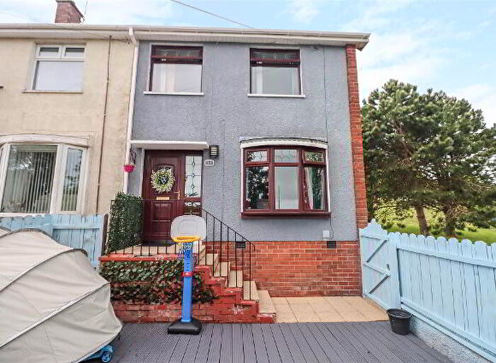 3 Bedroom End Of Terrace House For Sale In Drumadoon Drive, Belfast, BT16