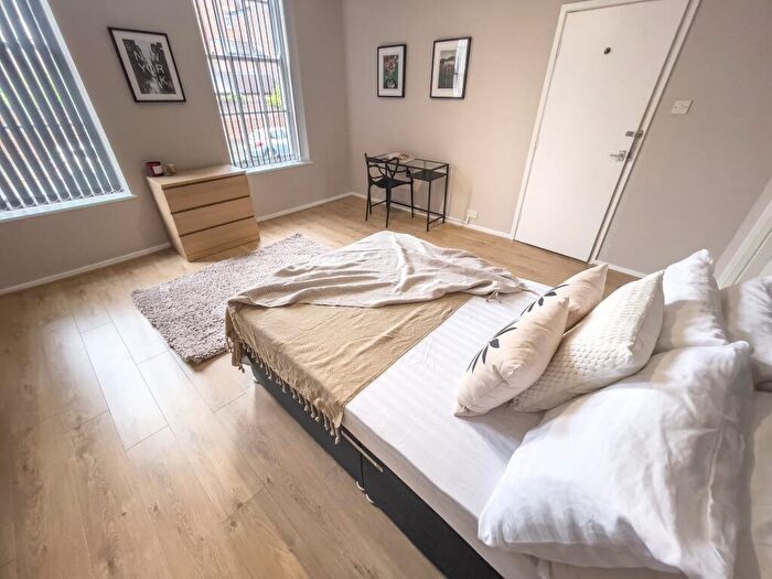 1 Bedroom Flat To Rent In Catharine Street, L8