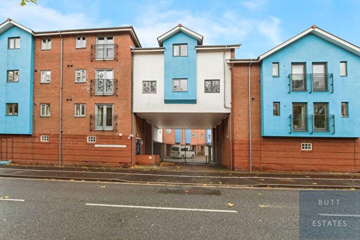 2 Bedroom Flat For Sale In Princess Alexandra Court, Exeter, EX4