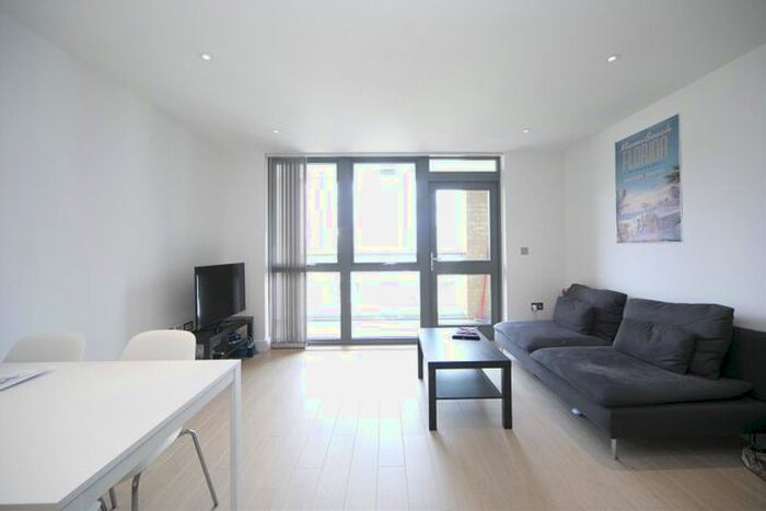 1 Bedroom Flat To Rent In Canalside Square, Islington, London, N1