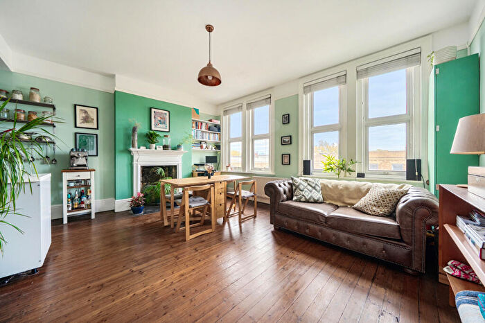 1 Bedroom Apartment For Sale In New Cross Road, London, SE14