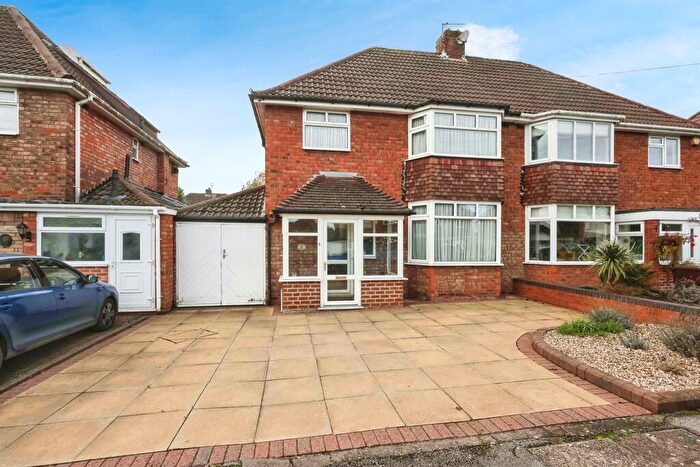 3 Bedroom Semi-Detached House For Sale In Woodford Avenue, Birmingham, B36