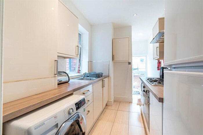 5 Bedroom Maisonette To Rent In £pppw - Brandon Grove, Sandyford, NE2