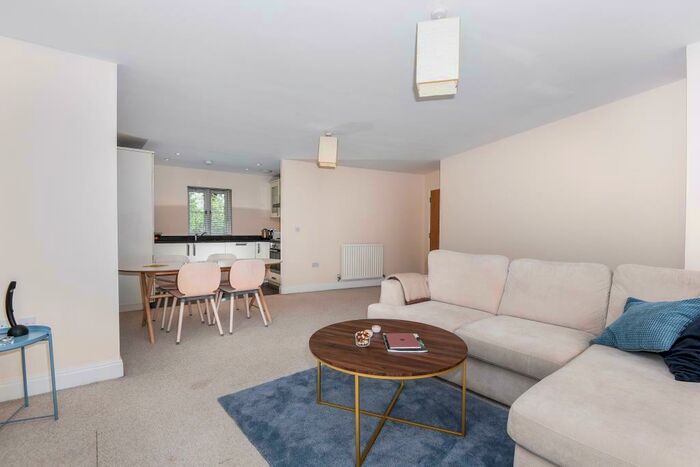 2 Bedroom Apartment To Rent In Ascot, Berkshire, SL5