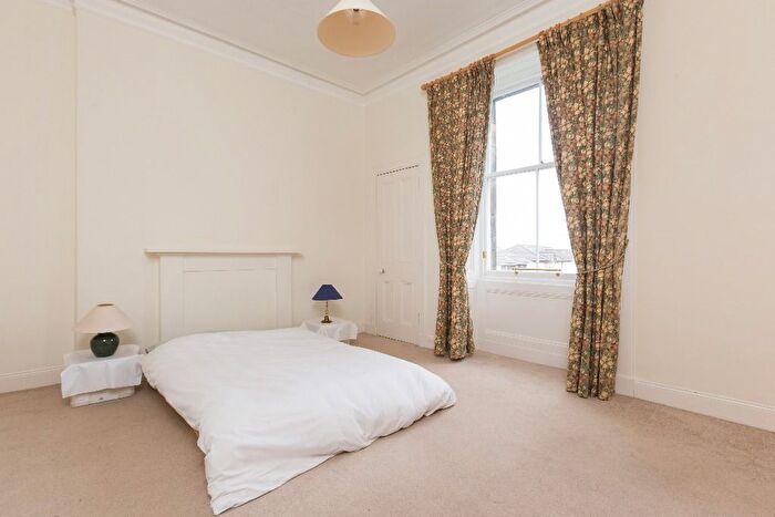 3 Bedroom Flat To Rent In Morningside Gardens, Morningside, Edinburgh, EH10