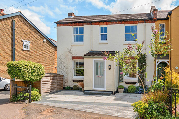 2 Bedroom End Of Terrace House To Rent In Church Walk, Weybridge, Surrey, KT13