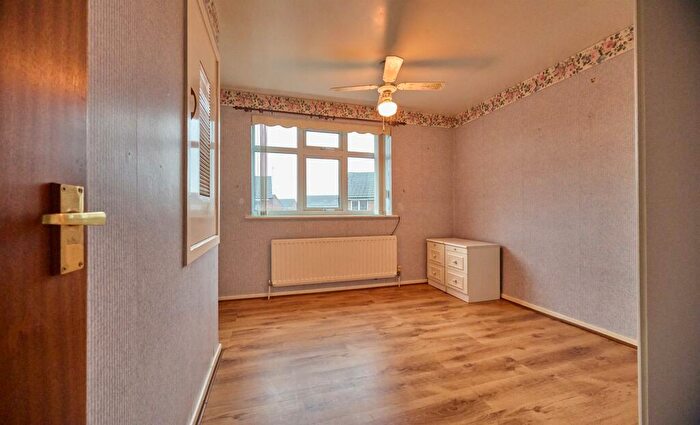 2 Bedroom Semi-Detached House For Sale In Severn Avenue, Hinckley, LE10