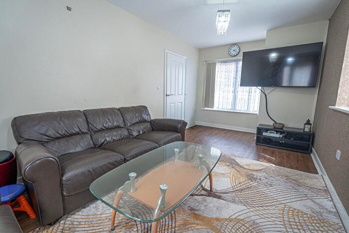 3 Bedroom Semi-Detached House For Sale In Invention Avenue, Handsworth, Birmingham, B21 - Photo 7