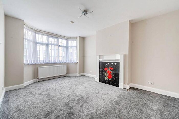 2 Bedroom Flat To Rent In Harrow View, Harrow, HA2